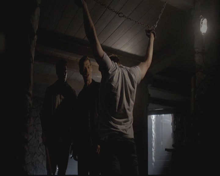 VampireDiariesWorld-dot-org_TheOriginals1x03TangledUpInBlue0464.jpg