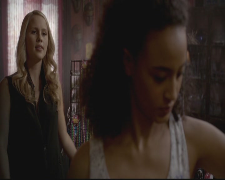 VampireDiariesWorld-dot-org_TheOriginals1x03TangledUpInBlue0506.jpg