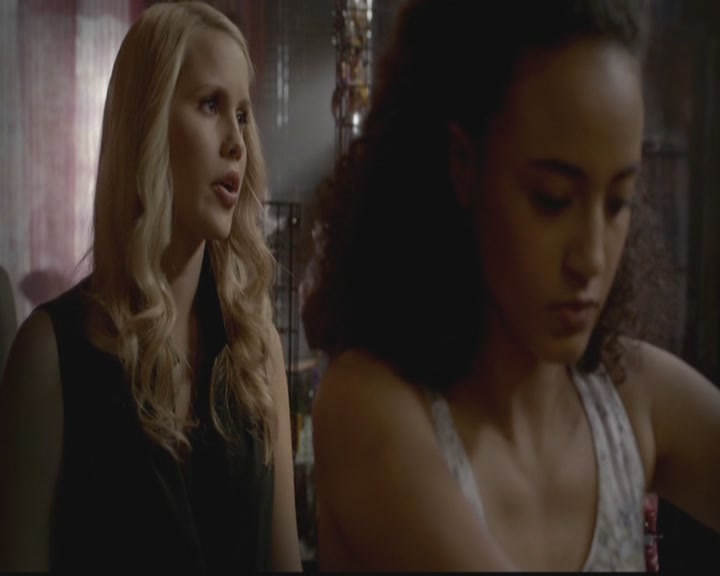 VampireDiariesWorld-dot-org_TheOriginals1x03TangledUpInBlue0508.jpg