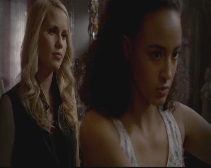 VampireDiariesWorld-dot-org_TheOriginals1x03TangledUpInBlue0510.jpg