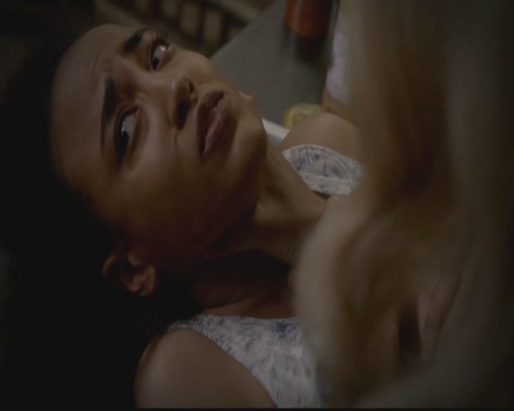 VampireDiariesWorld-dot-org_TheOriginals1x03TangledUpInBlue0525.jpg