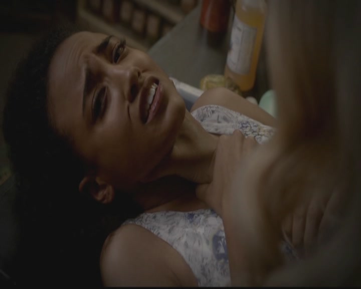 VampireDiariesWorld-dot-org_TheOriginals1x03TangledUpInBlue0527.jpg