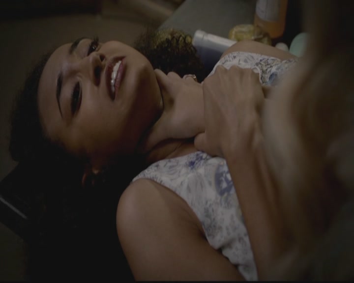 VampireDiariesWorld-dot-org_TheOriginals1x03TangledUpInBlue0529.jpg