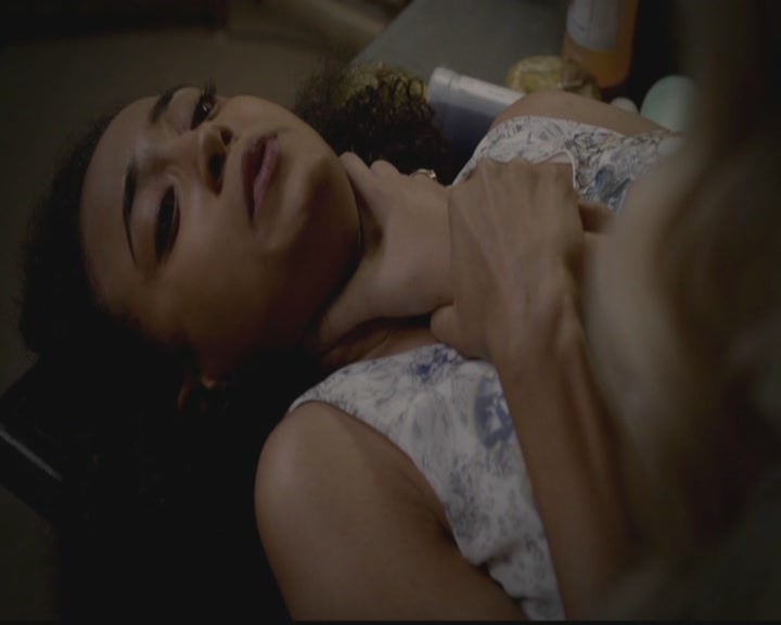 VampireDiariesWorld-dot-org_TheOriginals1x03TangledUpInBlue0530.jpg