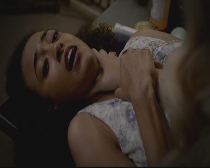 VampireDiariesWorld-dot-org_TheOriginals1x03TangledUpInBlue0531.jpg