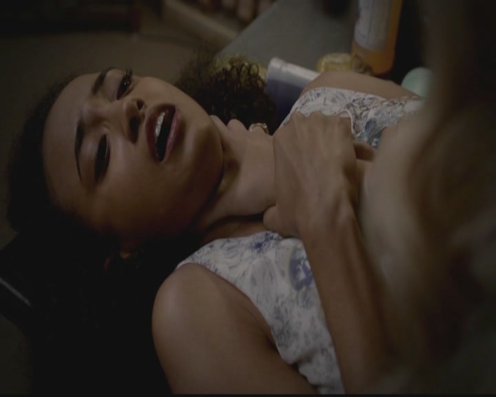 VampireDiariesWorld-dot-org_TheOriginals1x03TangledUpInBlue0532.jpg