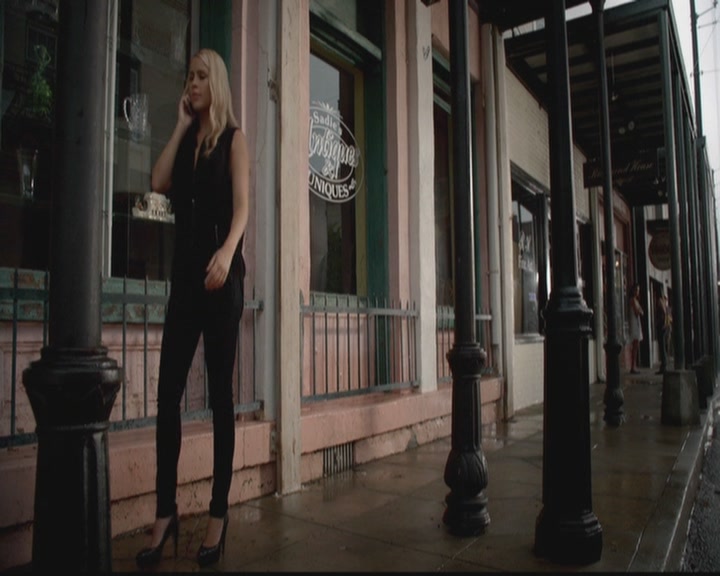 VampireDiariesWorld-dot-org_TheOriginals1x03TangledUpInBlue0555.jpg