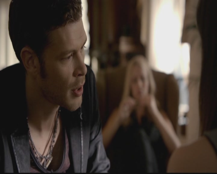 VampireDiariesWorld-dot-org_TheOriginals1x03TangledUpInBlue0700.jpg