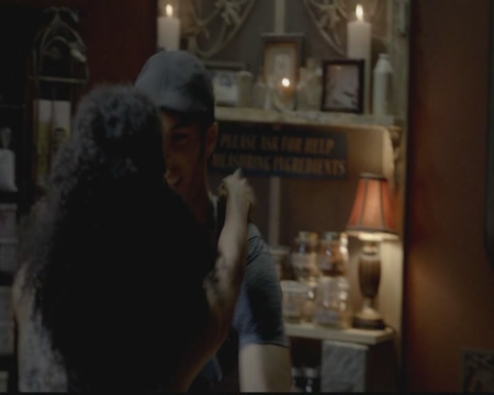 VampireDiariesWorld-dot-org_TheOriginals1x03TangledUpInBlue0914.jpg