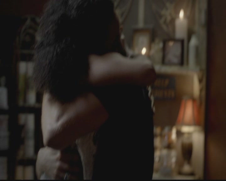 VampireDiariesWorld-dot-org_TheOriginals1x03TangledUpInBlue0915.jpg