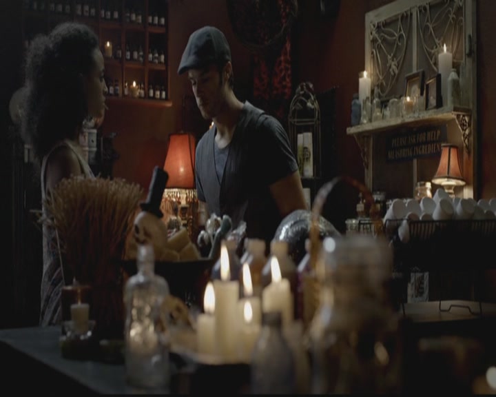 VampireDiariesWorld-dot-org_TheOriginals1x03TangledUpInBlue0922.jpg