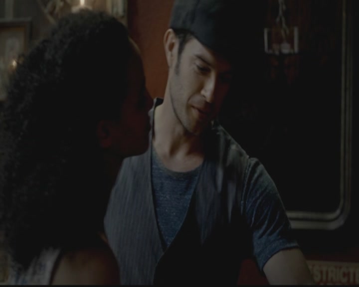 VampireDiariesWorld-dot-org_TheOriginals1x03TangledUpInBlue0928.jpg