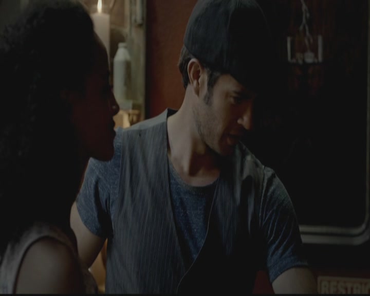 VampireDiariesWorld-dot-org_TheOriginals1x03TangledUpInBlue0929.jpg