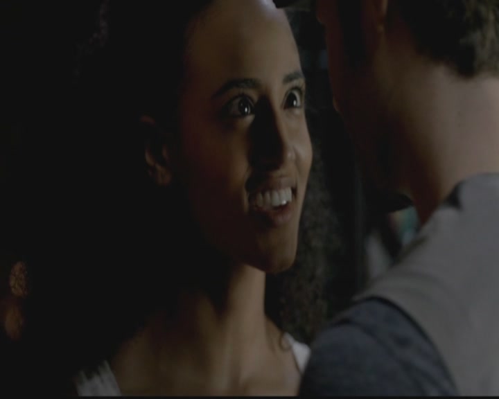 VampireDiariesWorld-dot-org_TheOriginals1x03TangledUpInBlue0931.jpg