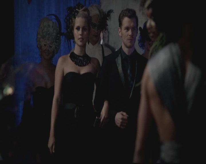 VampireDiariesWorld-dot-org_TheOriginals1x03TangledUpInBlue1020.jpg