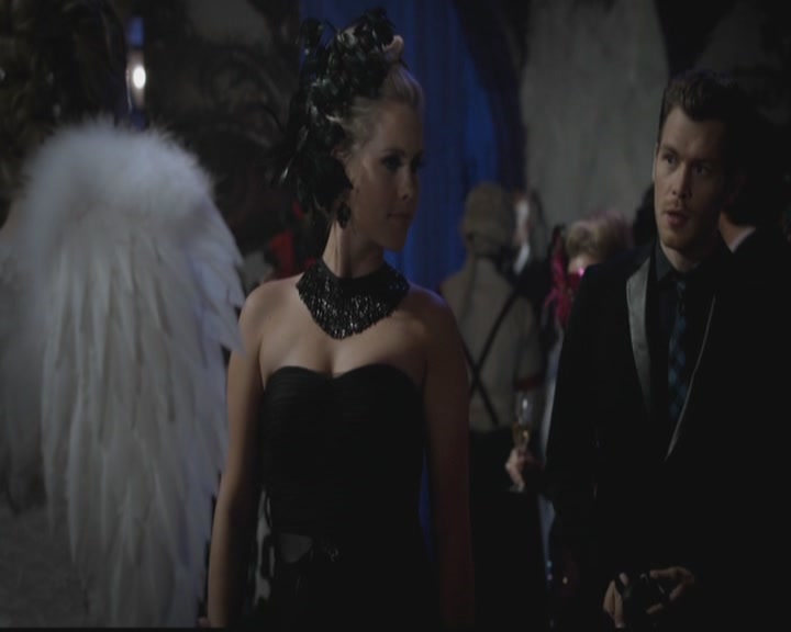 VampireDiariesWorld-dot-org_TheOriginals1x03TangledUpInBlue1076.jpg