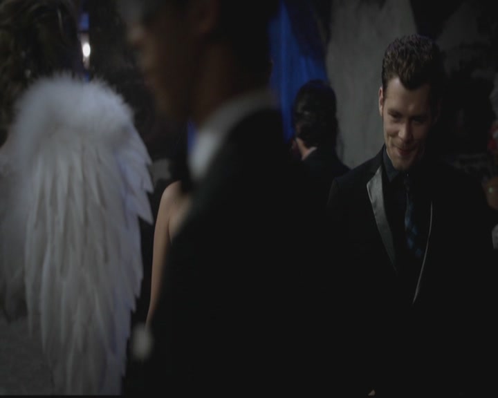 VampireDiariesWorld-dot-org_TheOriginals1x03TangledUpInBlue1077.jpg