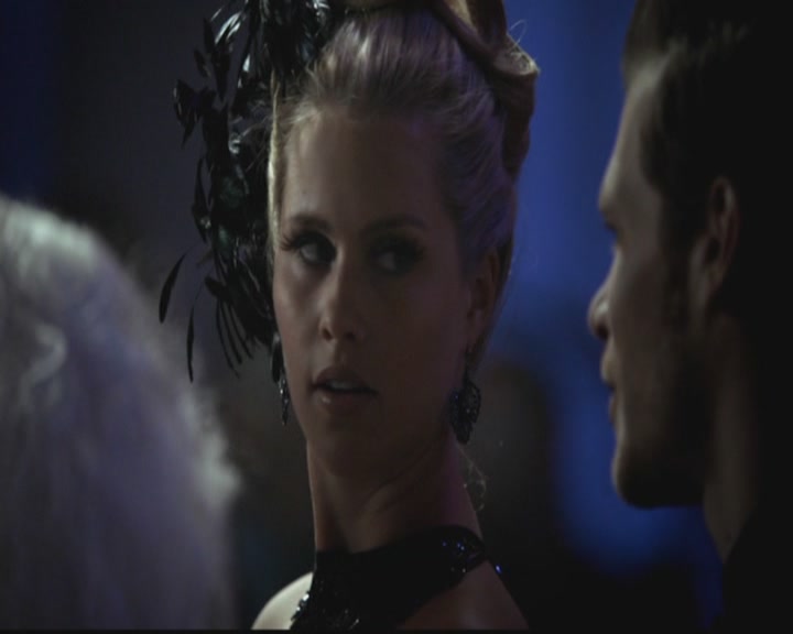 VampireDiariesWorld-dot-org_TheOriginals1x03TangledUpInBlue1078.jpg