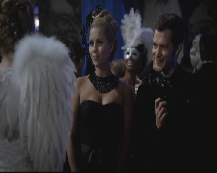 VampireDiariesWorld-dot-org_TheOriginals1x03TangledUpInBlue1089.jpg