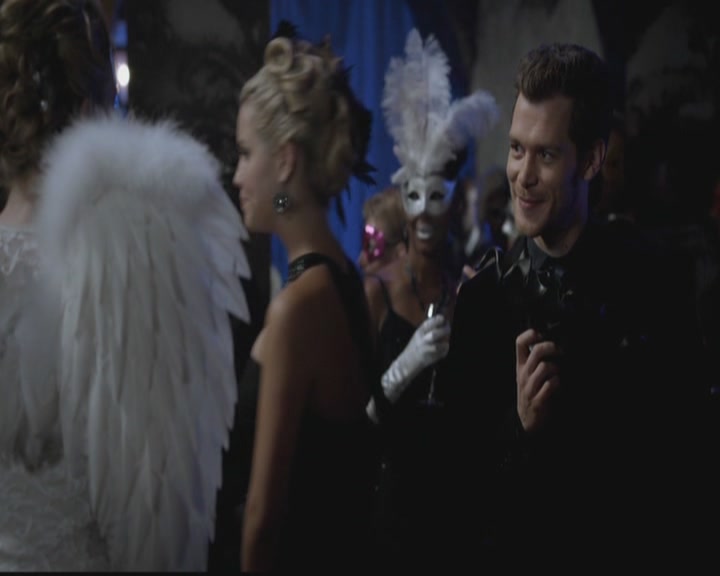 VampireDiariesWorld-dot-org_TheOriginals1x03TangledUpInBlue1090.jpg