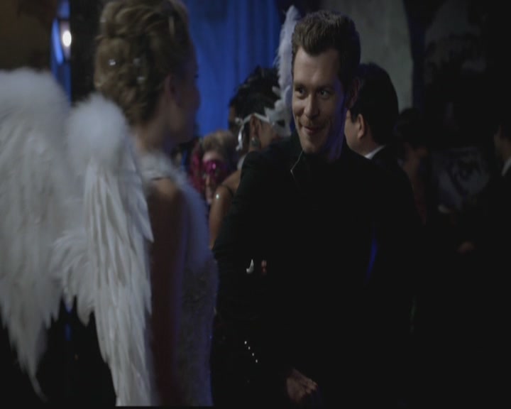 VampireDiariesWorld-dot-org_TheOriginals1x03TangledUpInBlue1093.jpg