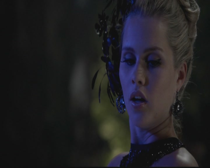 VampireDiariesWorld-dot-org_TheOriginals1x03TangledUpInBlue1104.jpg