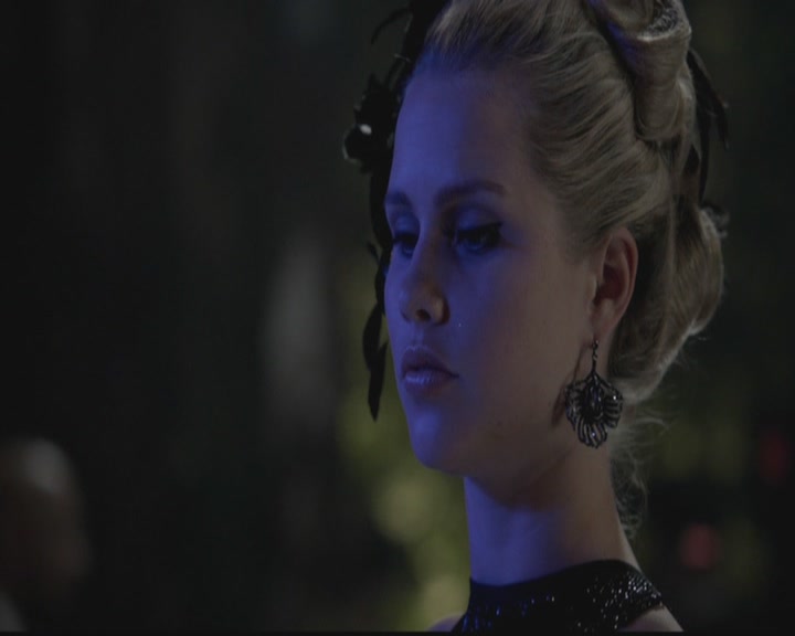 VampireDiariesWorld-dot-org_TheOriginals1x03TangledUpInBlue1105.jpg