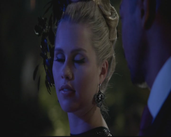 VampireDiariesWorld-dot-org_TheOriginals1x03TangledUpInBlue1117.jpg