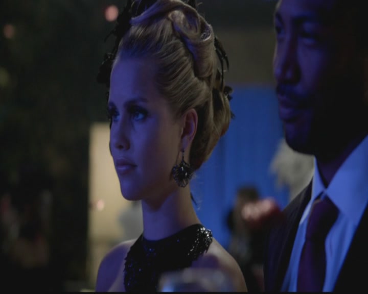 VampireDiariesWorld-dot-org_TheOriginals1x03TangledUpInBlue1121.jpg