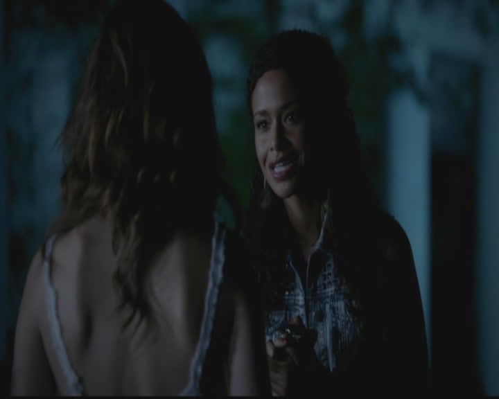 VampireDiariesWorld-dot-org_TheOriginals1x03TangledUpInBlue1210.jpg