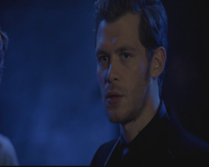 VampireDiariesWorld-dot-org_TheOriginals1x03TangledUpInBlue1302.jpg