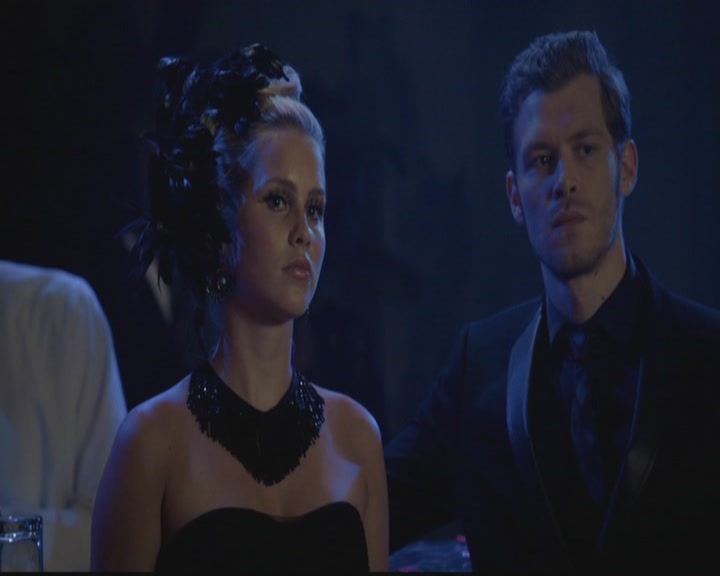 VampireDiariesWorld-dot-org_TheOriginals1x03TangledUpInBlue1324.jpg