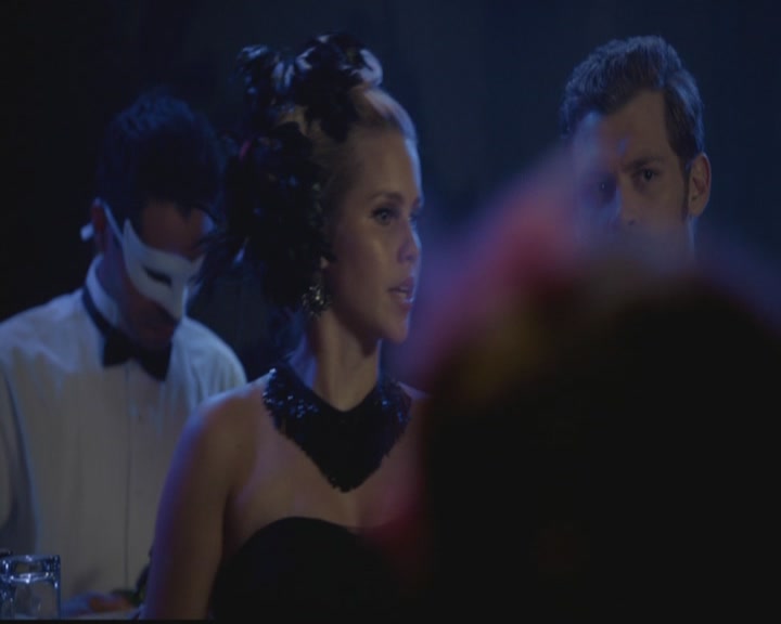 VampireDiariesWorld-dot-org_TheOriginals1x03TangledUpInBlue1326.jpg