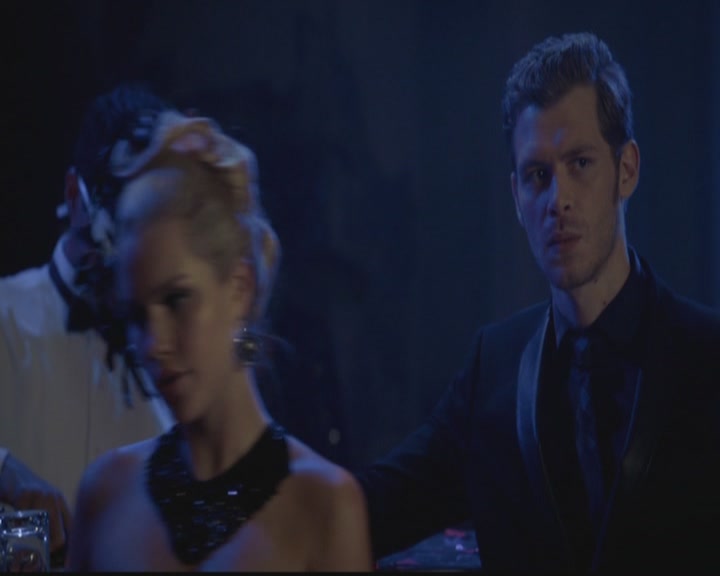 VampireDiariesWorld-dot-org_TheOriginals1x03TangledUpInBlue1327.jpg