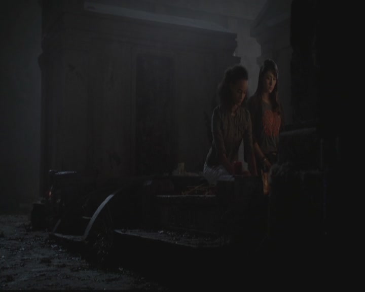 VampireDiariesWorld-dot-org_TheOriginals1x03TangledUpInBlue1394.jpg