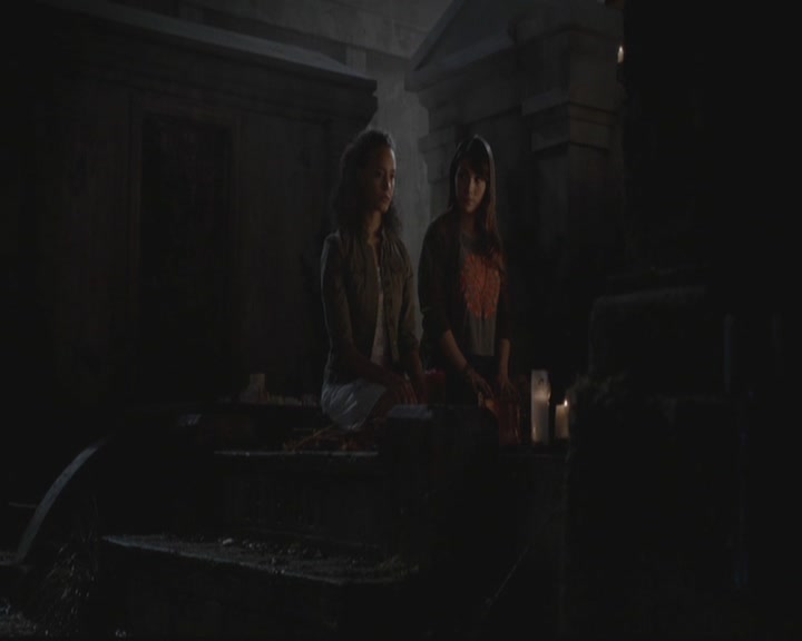 VampireDiariesWorld-dot-org_TheOriginals1x03TangledUpInBlue1405.jpg