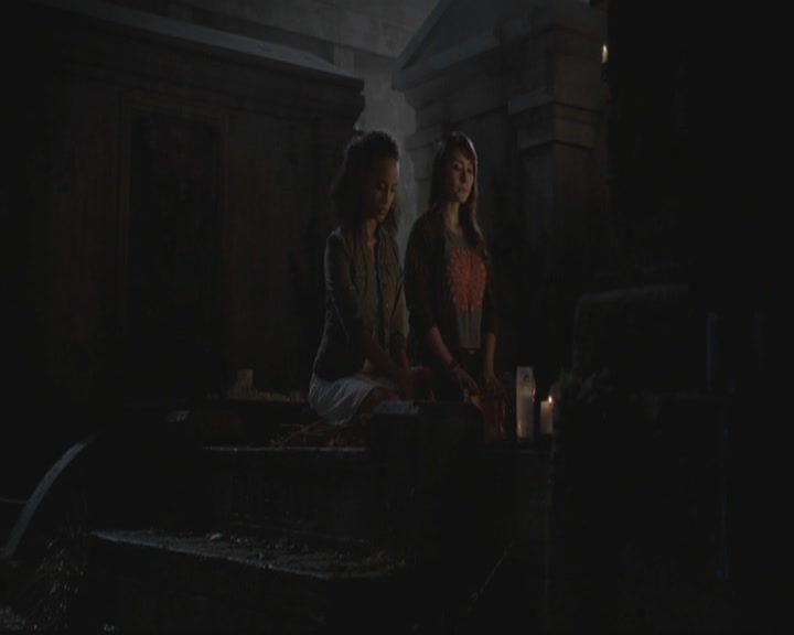 VampireDiariesWorld-dot-org_TheOriginals1x03TangledUpInBlue1407.jpg