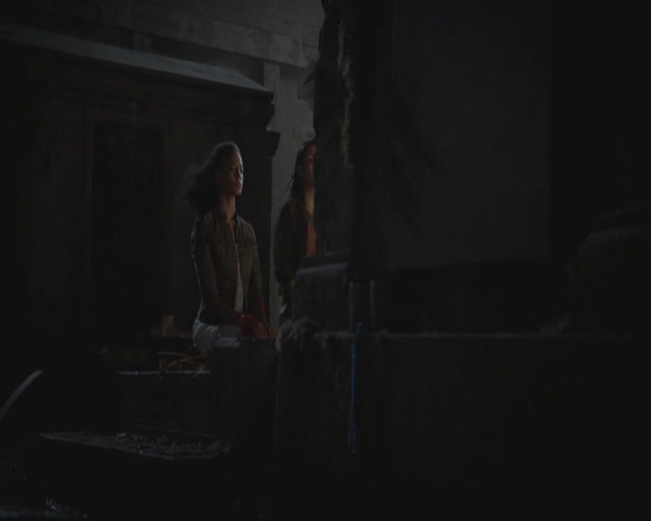 VampireDiariesWorld-dot-org_TheOriginals1x03TangledUpInBlue1439.jpg