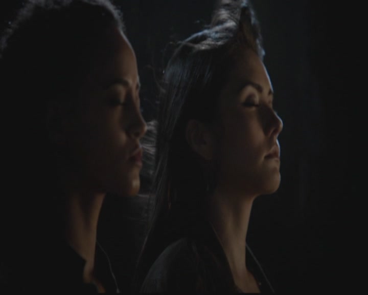 VampireDiariesWorld-dot-org_TheOriginals1x03TangledUpInBlue1441.jpg