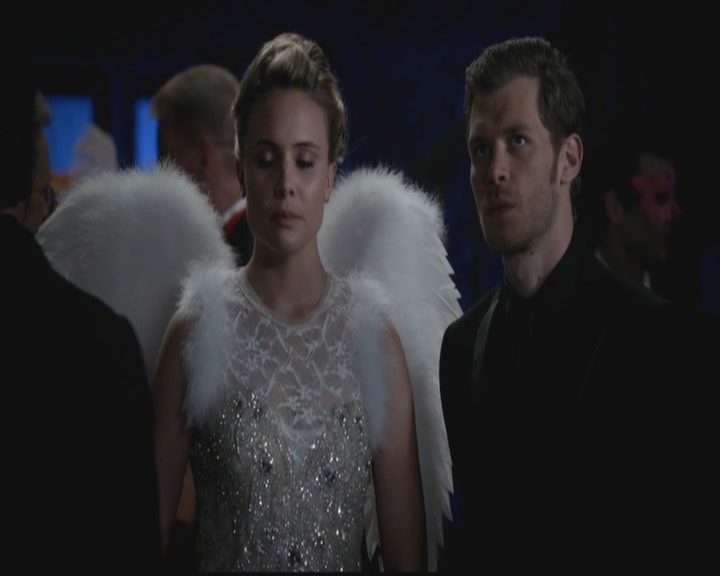 VampireDiariesWorld-dot-org_TheOriginals1x03TangledUpInBlue1525.jpg