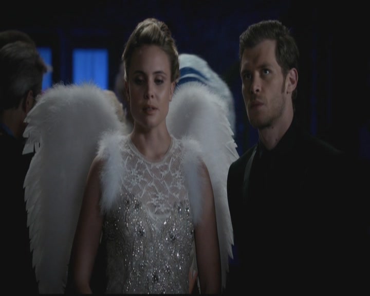 VampireDiariesWorld-dot-org_TheOriginals1x03TangledUpInBlue1526.jpg