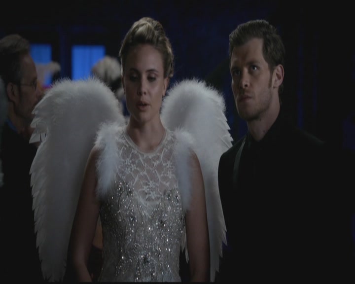 VampireDiariesWorld-dot-org_TheOriginals1x03TangledUpInBlue1527.jpg