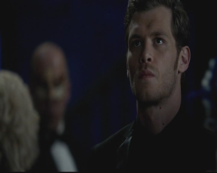 VampireDiariesWorld-dot-org_TheOriginals1x03TangledUpInBlue1539.jpg