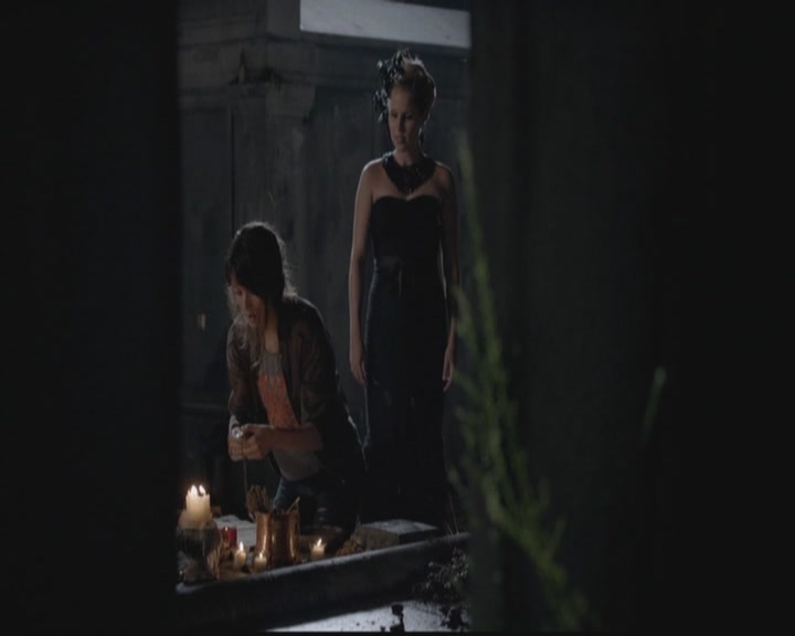 VampireDiariesWorld-dot-org_TheOriginals1x03TangledUpInBlue1630.jpg