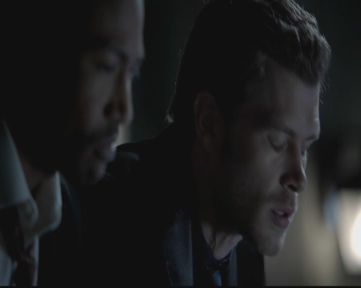 VampireDiariesWorld-dot-org_TheOriginals1x03TangledUpInBlue1840.jpg