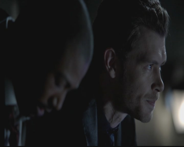 VampireDiariesWorld-dot-org_TheOriginals1x03TangledUpInBlue1845.jpg