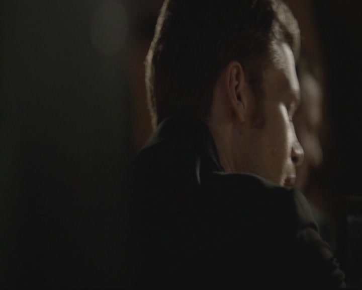 VampireDiariesWorld-dot-org_TheOriginals1x03TangledUpInBlue1892.jpg