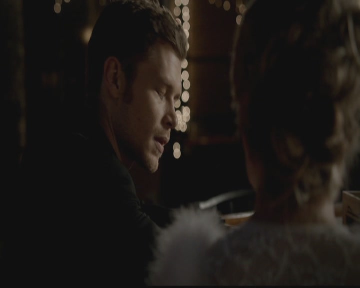 VampireDiariesWorld-dot-org_TheOriginals1x03TangledUpInBlue1896.jpg