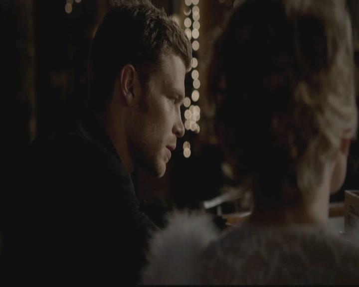 VampireDiariesWorld-dot-org_TheOriginals1x03TangledUpInBlue1900.jpg