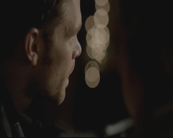 VampireDiariesWorld-dot-org_TheOriginals1x03TangledUpInBlue1936.jpg